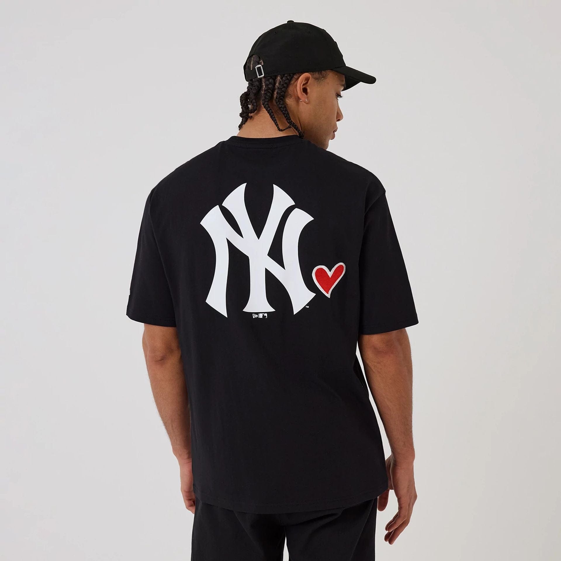 New York Yankees MLB Heart Graphic Black T-Shirt